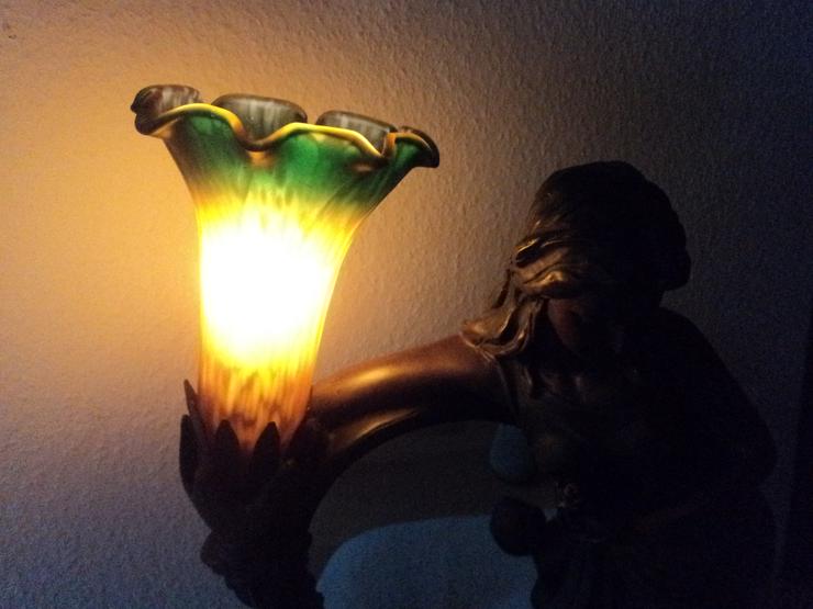 Bild 10: Frauenfigur Tischlampe aus Metall. Jugendstil