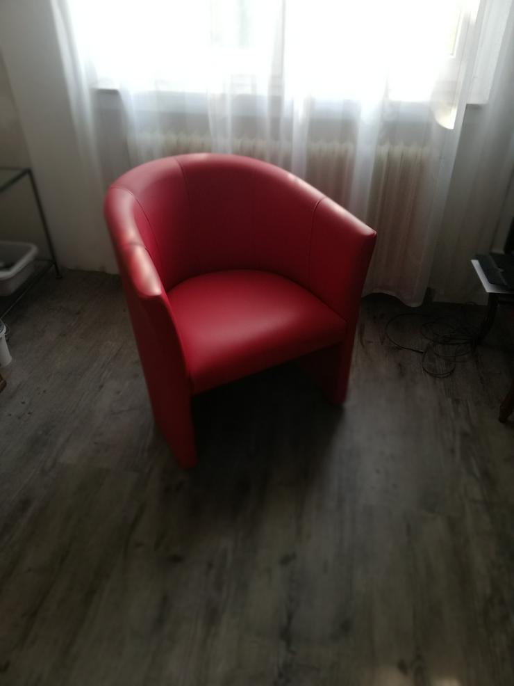 Bild 2: 1 roten Sessel