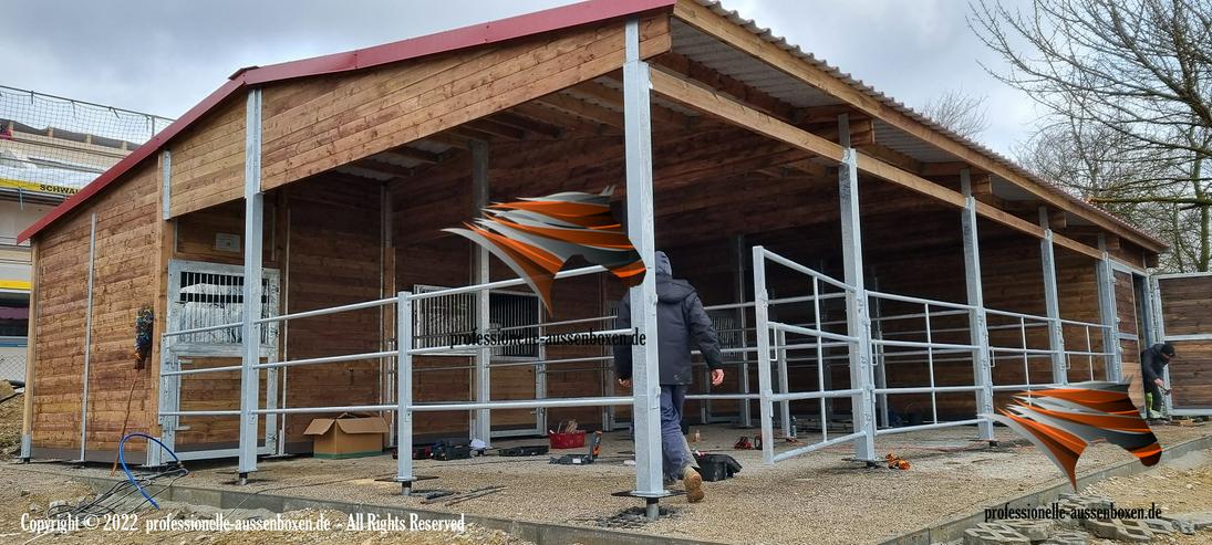 Bild 18: Pferdestall bauen, Aussenboxen, Pferdeboxen, Offenstall kaufen, Weidehütte, Futterraufe für pferde, Heuraufe pferde, Pferdestall fertigbau, Stallanlagen,