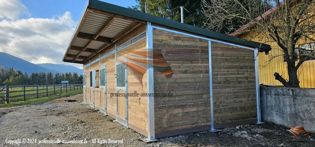 Bild 5: Pferdestall bauen - Außenstall, Pferdebox & Offenstall kaufen | Fertigbau - Stallanlagen, Weidehütten, Futterraufe - Heuraufe für Pferde