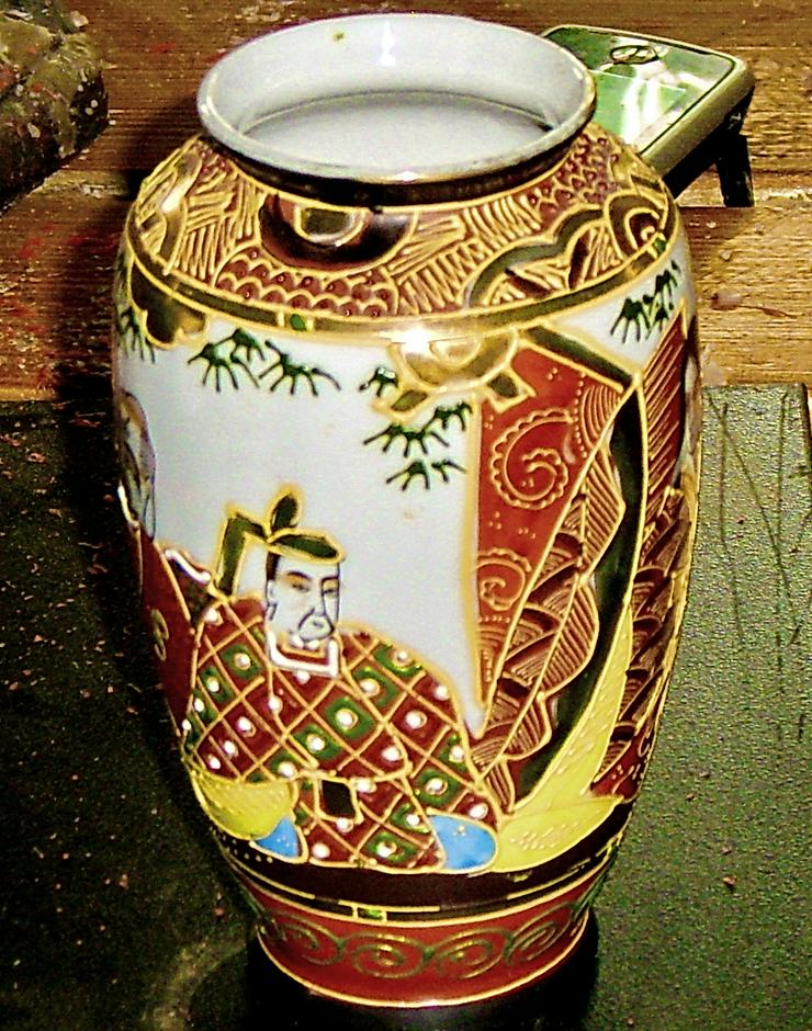 kleine handbemalte asiatische  Vase - Figuren - Bild 1