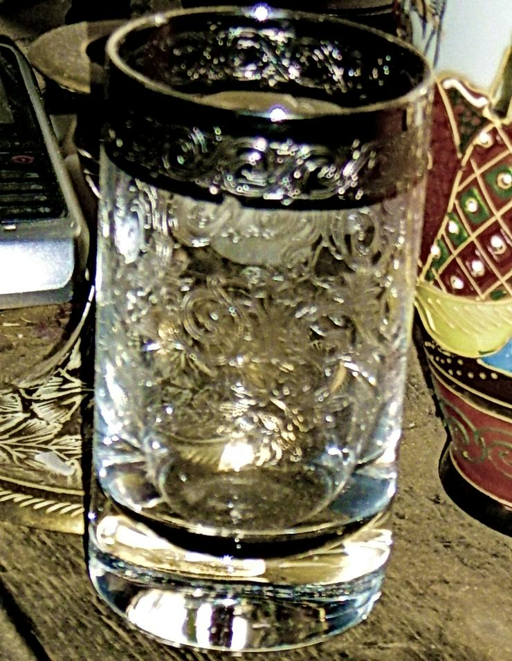 Bild 3: altes kleines glas mit platin rand