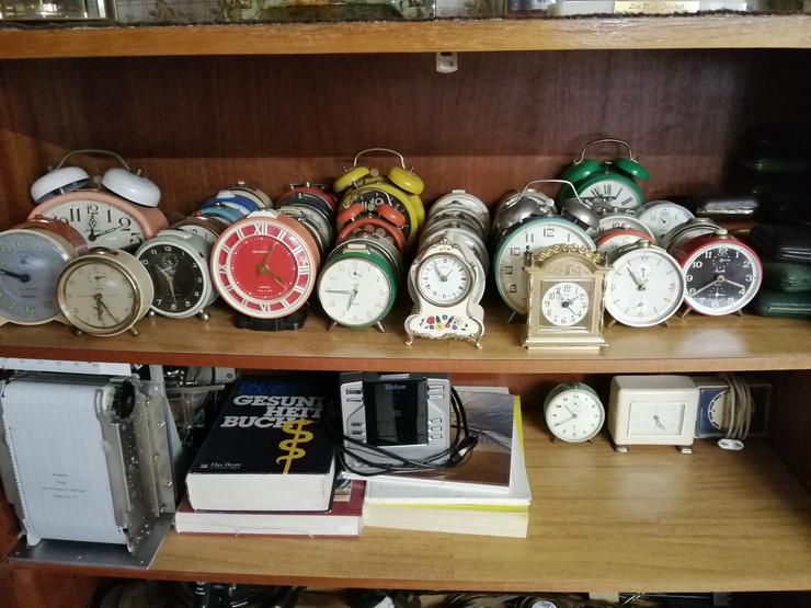 Bild 8: Sehr viele Alte Uhren und mehr. Küchenuhren,Marktuhren,Kukucksuhren,usw.usw.