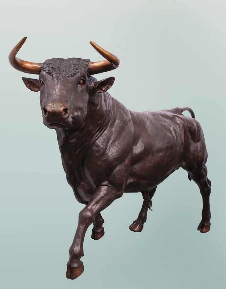 Lebensgroße Stierfigur aus Bronze