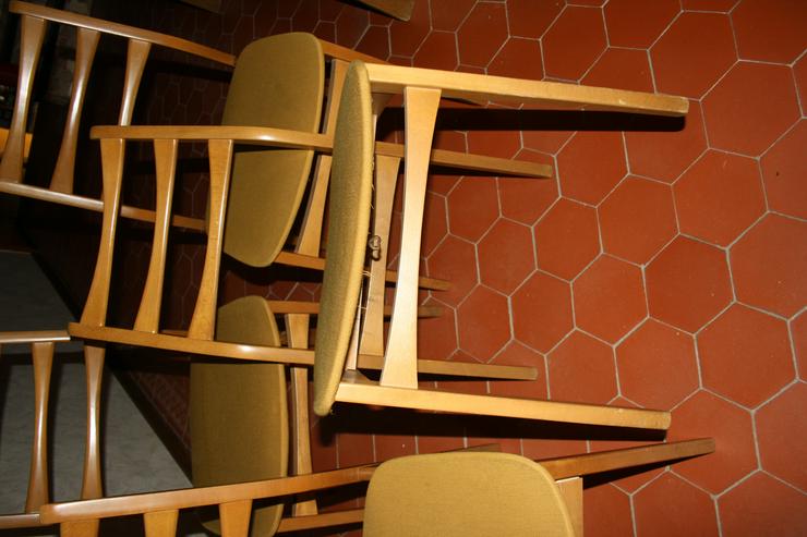 Bild 2: 6 Stühle Esstisch (1970er-Jahre) Massivholz senffarbener Bezug