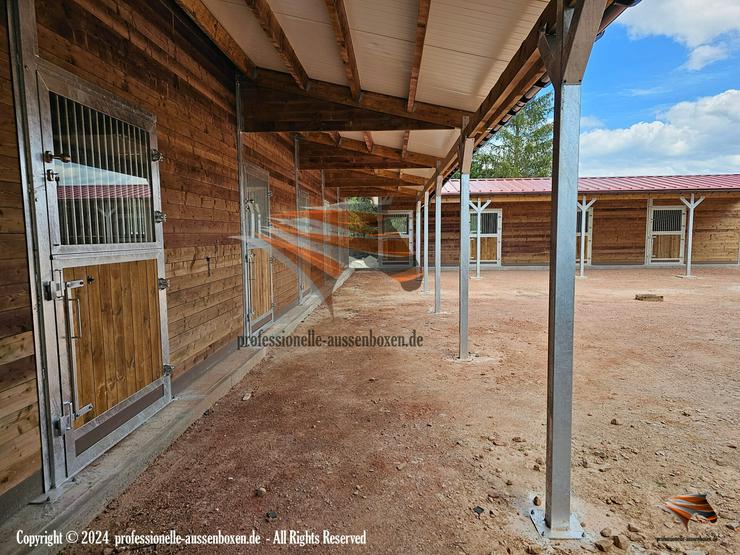 Pferdestall bauen - Außenstall, Pferdebox & Offenstall | Weidehütte, Futterraufe, Heuraufe, Stalltür & Stalltore