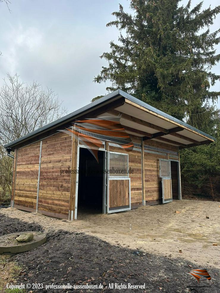Bild 13: Pferdestall bauen - Außenstall, Pferdebox & Offenstall | Weidehütte, Futterraufe, Heuraufe, Stalltür & Stalltore