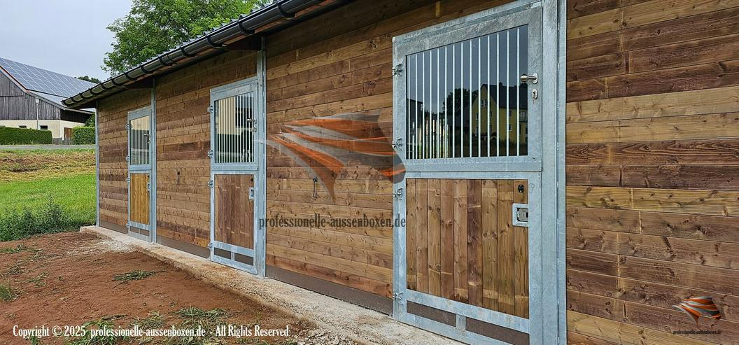Bild 5: Pferdestall bauen - Außenstall, Pferdebox & Offenstall | Weidehütte, Futterraufe, Heuraufe, Stalltür & Stalltore