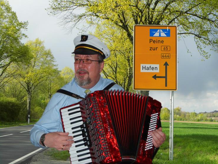 Bild 2: Akkordeonspieler Alleinunterhalter kein DJ Livemusik überall auch bei Ihnen !!!