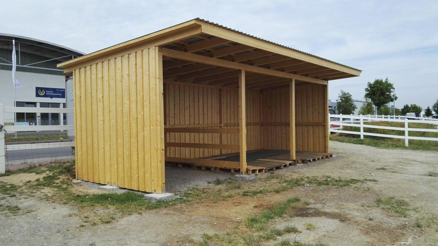 Bild 10: Außenboxen - Weidehütten massiv auch mit Heu- und Sattelkammer