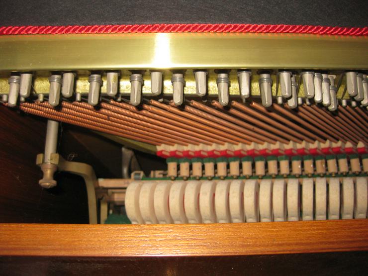 Bild 5: Gepflegtes Seiler-Klavier, teak 