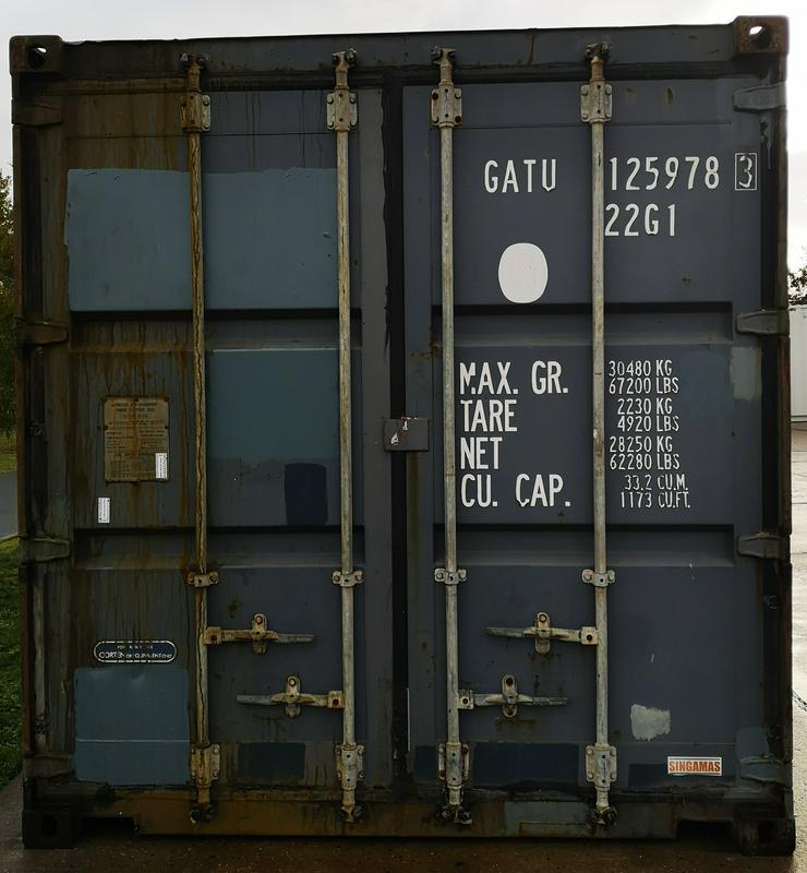 Bild 6: Seecontainer als Reifenlager