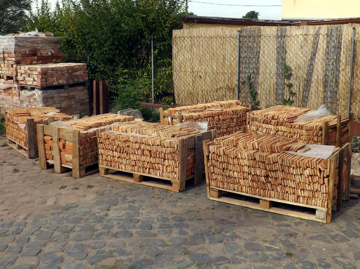 Bild 5: gemütliche Kaminecke behagliche Kaminwand rustikale handstrich Ziegelsteine Mauerziegel Feldbrand Verblender Wandgestaltung Fliese alte Ziegelwand Landhaus Steinwand Wandverkleidung Wandpaneele