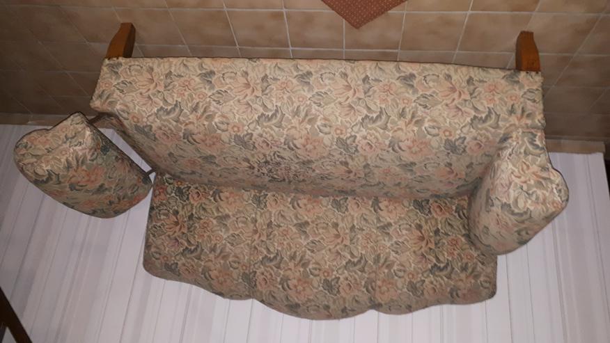 Bild 4: Antikes Sofa mit beweglichem Seitenteil
