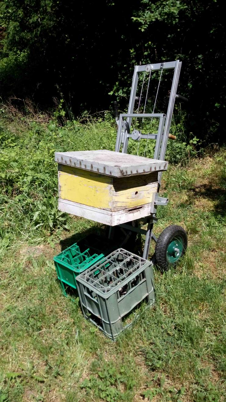 Bild 3: Apilift Mobilkran für Bienenstöcke