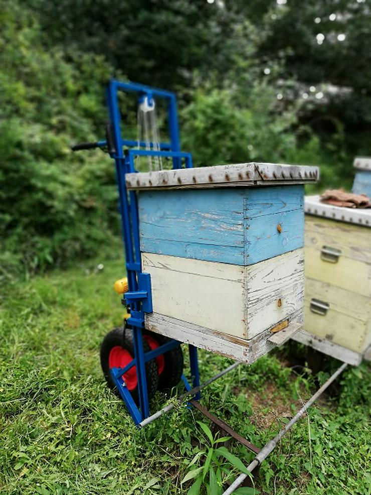 Bild 6: Apilift Mobilkran für Bienenstöcke