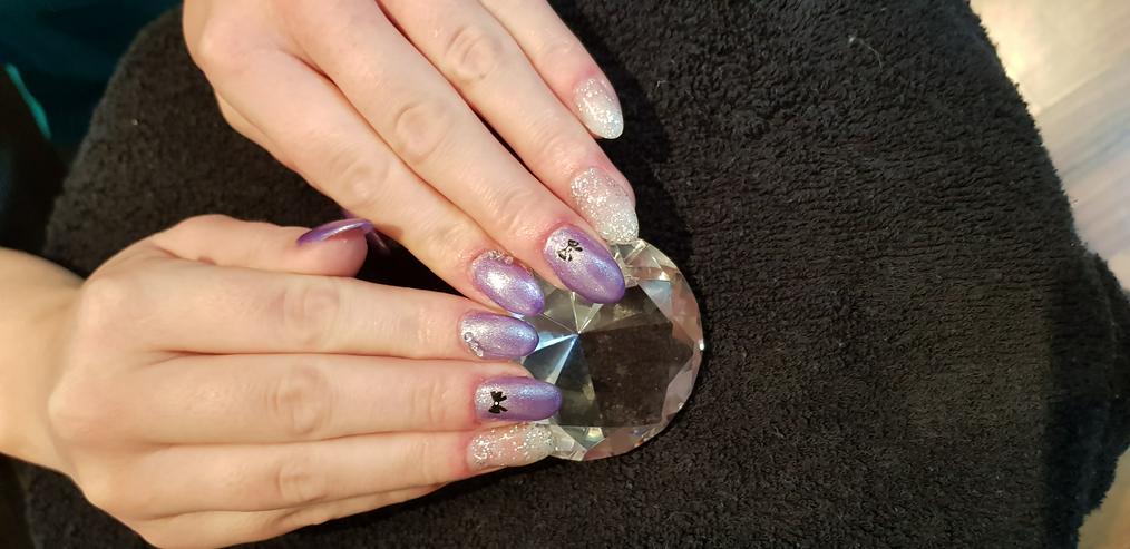 Bild 14: Suche Modelle für Nageldesign