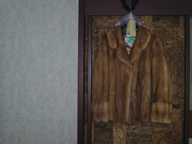 Bild 12: Damen Pelzmäntel und -Jacken