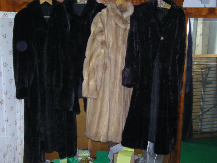 Bild 7: Damen Pelzmäntel und -Jacken