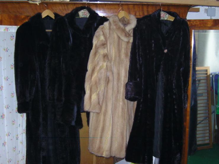 Bild 6: Damen Pelzmäntel und -Jacken