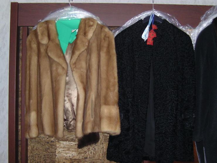 Bild 11: Damen Pelzmäntel und -Jacken