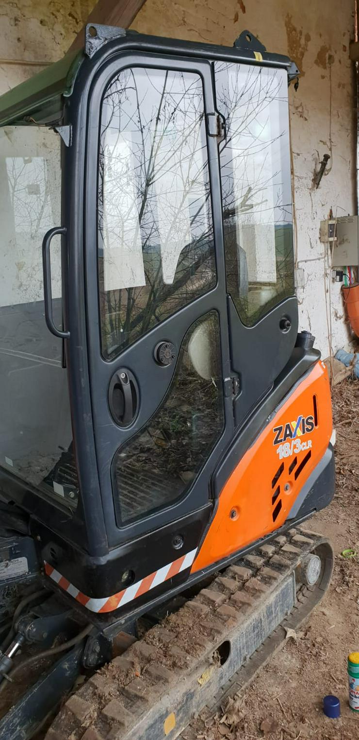 Bild 2: Minibagger Hitachi ZX18-3 CLR mit 3 Löffel