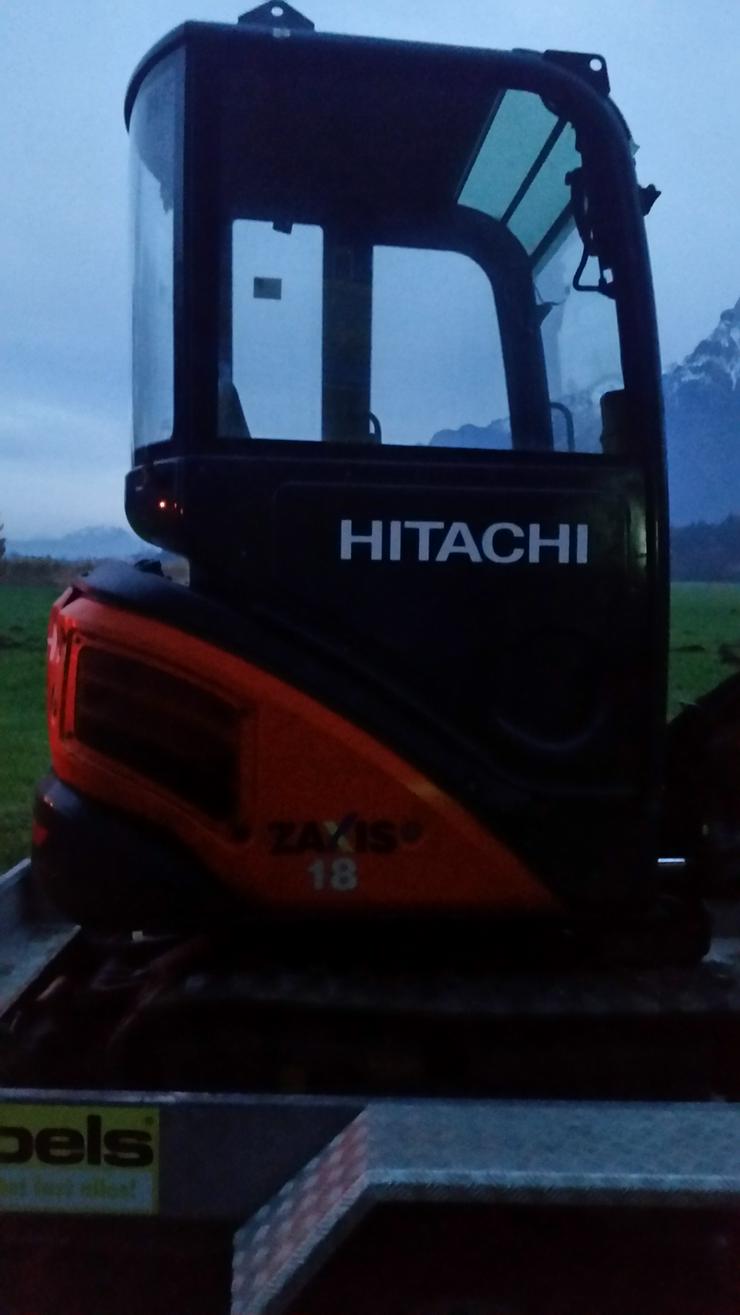 Bild 4: Minibagger Hitachi ZX18-3 CLR mit 3 Löffel