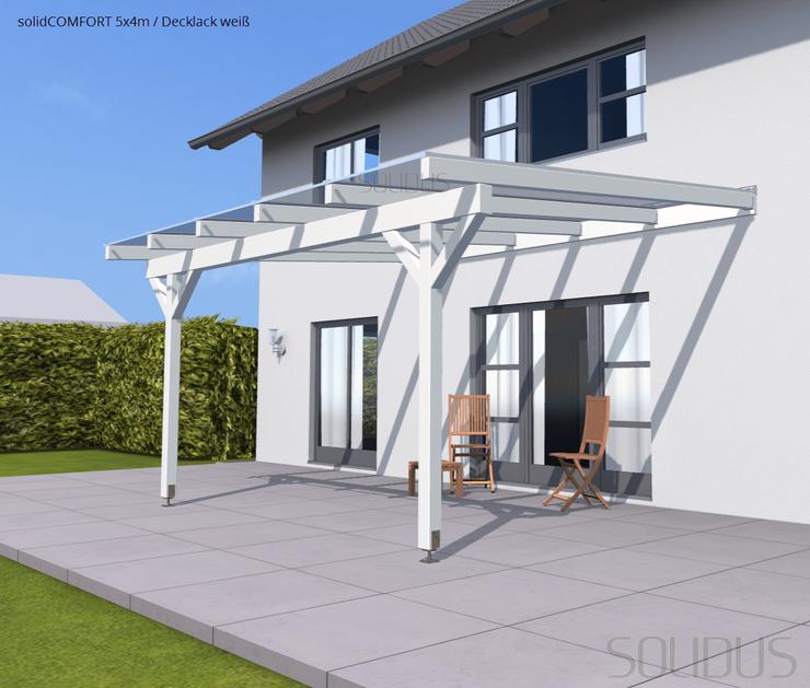 Bild 11: Terrassenüberdachung aus Holz oder Alu mit Stegplatten und Glas von solidus24