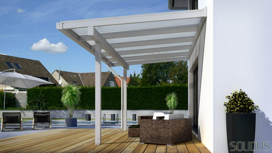 Bild 13: Terrassenüberdachung aus Holz oder Alu mit Stegplatten und Glas von solidus24