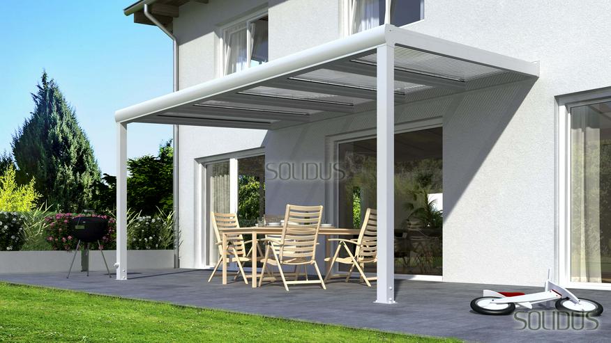 Bild 3: Terrassenüberdachung aus Holz oder Alu mit Stegplatten und Glas von solidus24