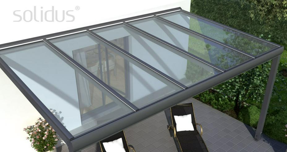 Bild 8: Terrassenüberdachung aus Holz oder Alu mit Stegplatten und Glas von solidus24
