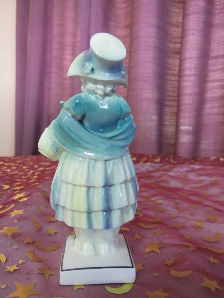 Bild 4: Antike Porzellan Figur KATZHÜTTE Mädchen mit Korb / Hertwig & Co / Sammler