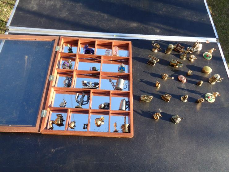 Bild 2: Über 50 alte Messing Figuren von Sammlung+ Setzkasten 