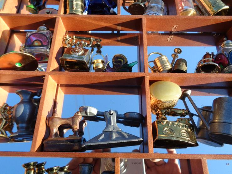 Bild 11: Über 50 alte Messing Figuren von Sammlung+ Setzkasten 