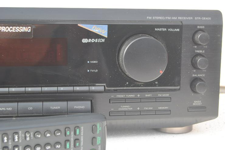 Bild 7: Sony STR-DE 405 Stereo / Dolby Surround Receiver mit Fernbedienung