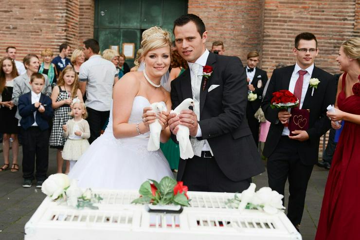 Weiße Hochzeitstauben Tauben zur Hochzeit Trauung Trier Konz  - Reise & Event - Bild 1