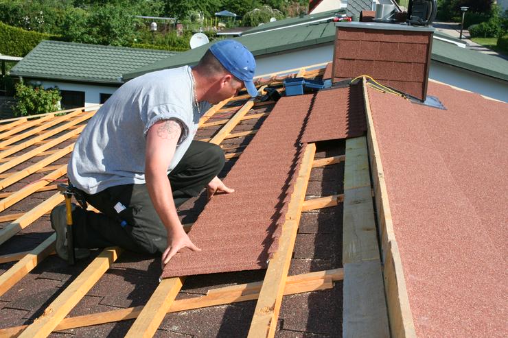 Bild 2: Dachdecker Metalldach-Profis deutschlandweit im Einsatz. Blechdach, Dachbleche, Dachplatten von Icopal-Decra und Isola-Powertekk .