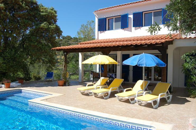 Casa dos Amigos-Ferienhaus mit Pool - Agenturen, Personal & Dienstleistungen - Bild 1