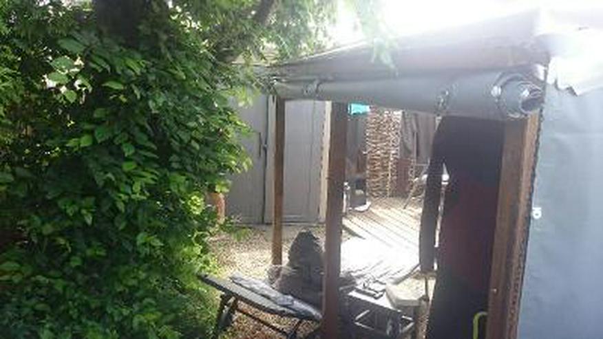 Bild 4: Pultdachhütte am See auf gepachteten Grundstück 