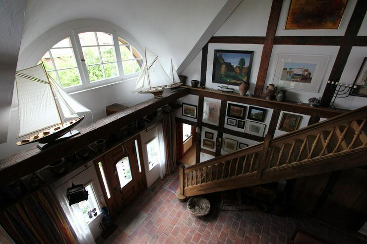 Bild 18: Historisches Reetdach-Fachwerkanwesen mit Elbblick im Wendland