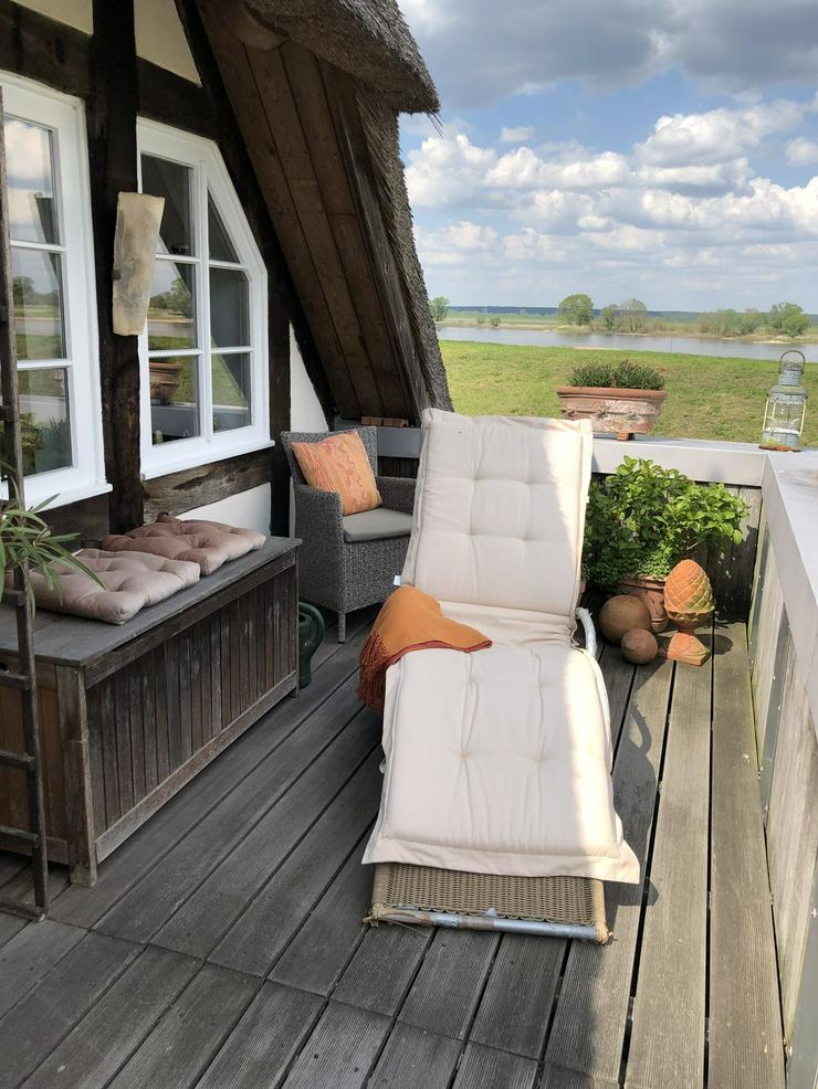 Bild 15: Historisches Reetdach-Fachwerkanwesen mit Elbblick im Wendland