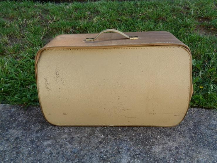 Bild 17: Nähmaschine Borletti 1101 Automatic mit Nadel, 1 Koffer und Gebrauchsanweisung