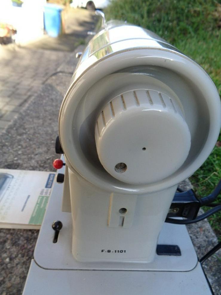 Bild 6: Nähmaschine Borletti 1101 Automatic mit Nadel, 1 Koffer und Gebrauchsanweisung