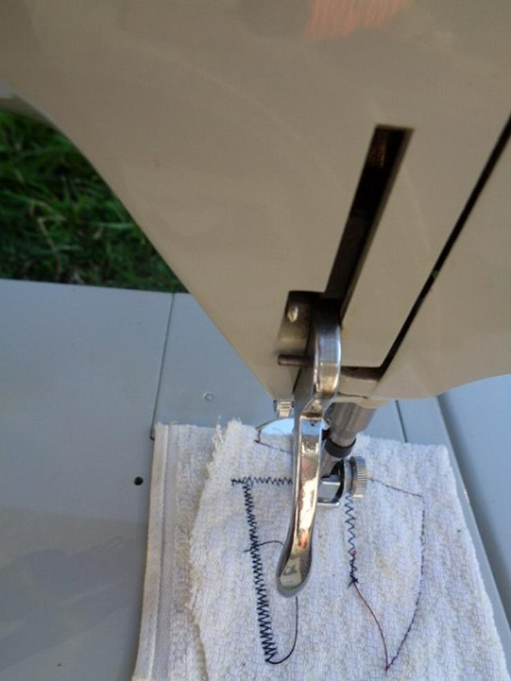 Bild 9: Nähmaschine Borletti 1101 Automatic mit Nadel, 1 Koffer und Gebrauchsanweisung