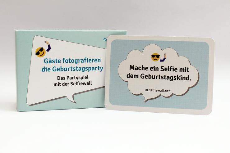 Bild 4: 100 Spielkarten zum Runden Geburtstag, "Gäste fotografieren die Geburtstagsparty", Kartenspiel mit lustigen Fotoaufgaben für die Party