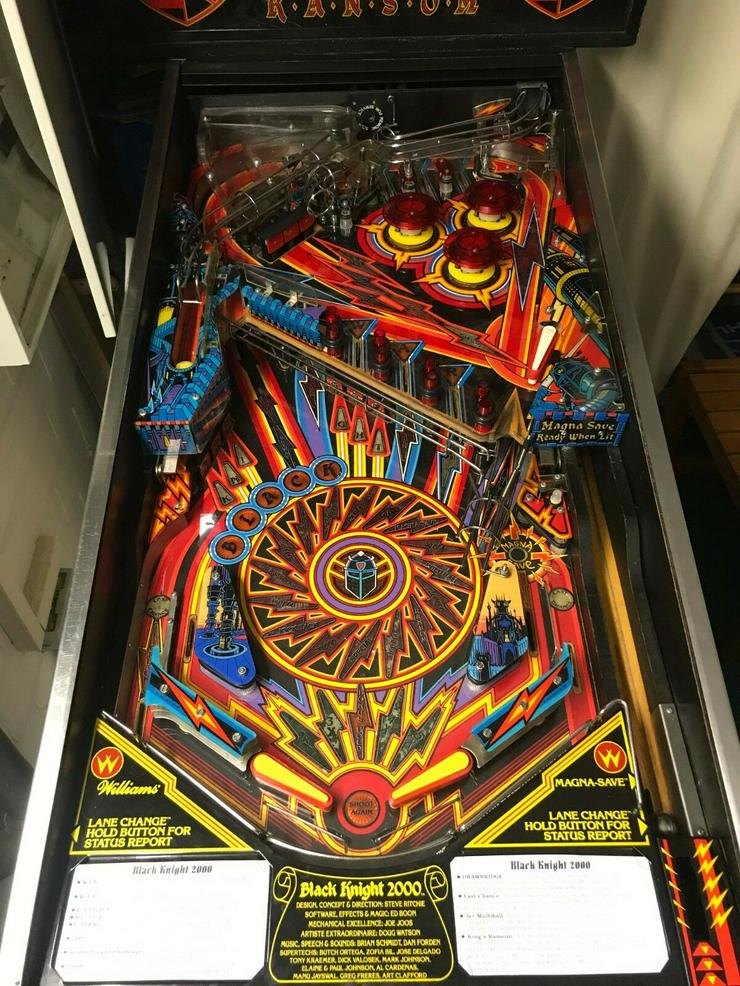 Bild 5: Flipper Black Knight 2000