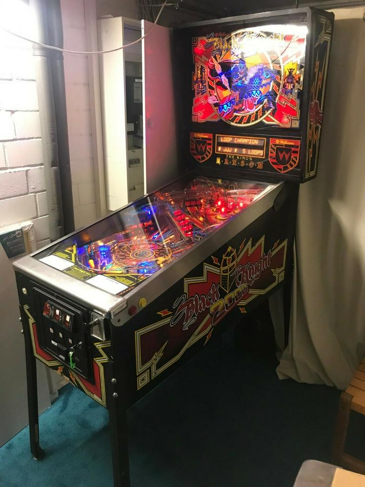 Bild 4: Flipper Black Knight 2000