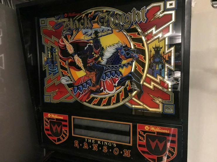 Bild 6: Flipper Black Knight 2000