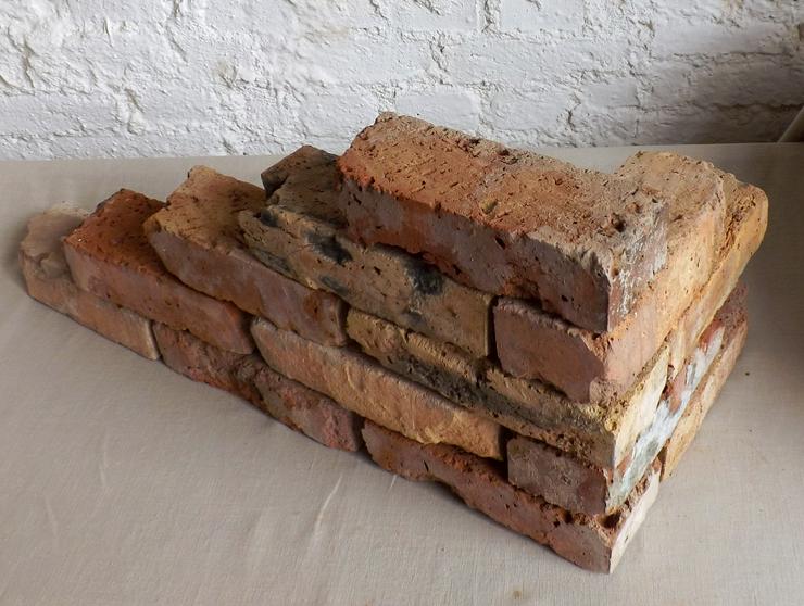 Bild 3: alte Ziegelsteine Klinker Backsteine gebrauchte Mauersteine Antikziegel Verblender historisches Mauerwerk Ruinenmauer Gartensteine Fabrikoptik