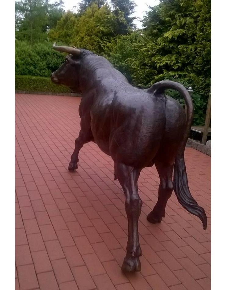 Bild 4: Stier Figur lebensgroß aus Bronze 